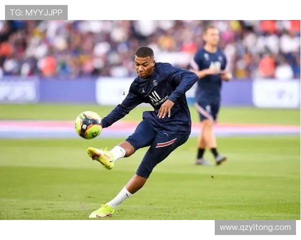 黑白条纹与蓝黑剑条：更衣室中的战术玄机与足球哲学