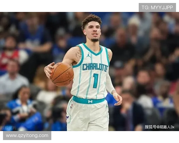 拉梅洛鲍尔上半场表现抢眼12投6中砍下19分助攻4次三分球命中率高达50